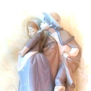 ILLADRO BOY KISSING GIRL